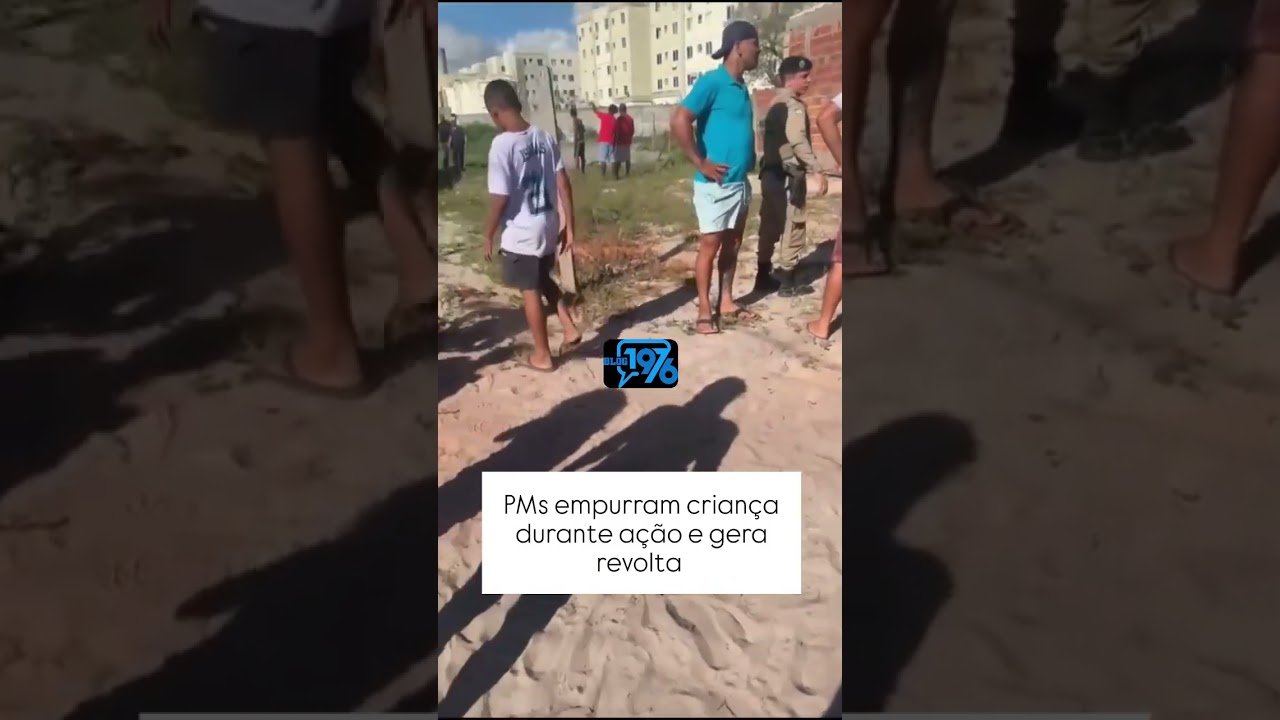 Policial militar empurra menino no chão durante ação de despejo na Bahia ! O fato gerou indignação !