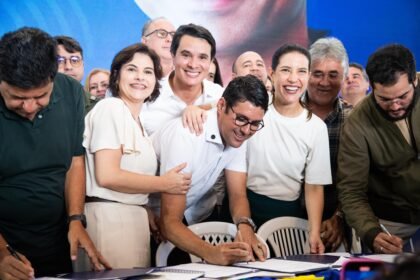 Ao lado da governadora Raquel Lyra, Diego Cabral assina, nessa sexta-feira (05/12), a ordem de serviço do projeto de recuperação completa da Estrada de Aldeia, orçada em R$ 112,7 milhões