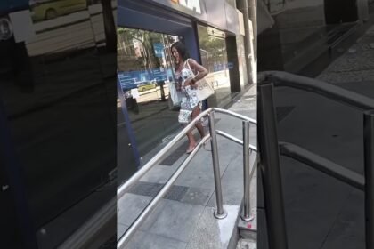 O que será que ela viu na porta da Caixa Econômica Federal ! 😱