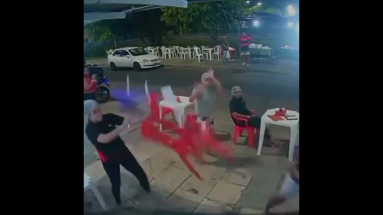 Um indivíduo arremessou um coco contra uma atendente de uma churrascaria no bairro Alvorada, zona centro-oeste de Manaus