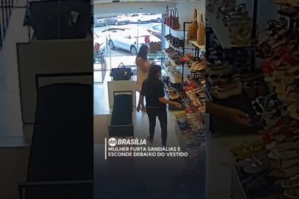 Mulher é flagrada furtando sandália no meio das pernas em Shopping de Brasília!