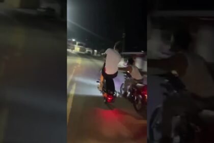 Jovem fica ferido após seu amigo derrubar ele da moto!