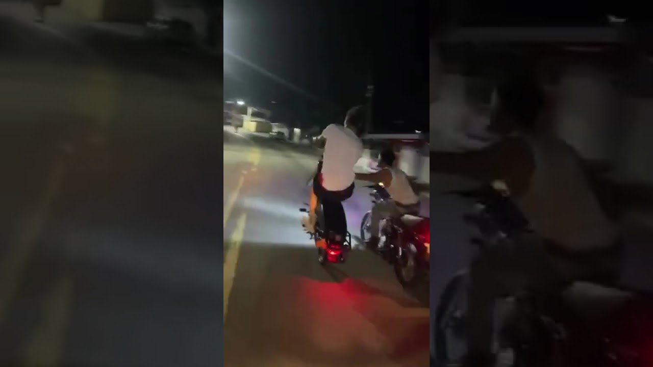 Jovem fica ferido após seu amigo derrubar ele da moto!
