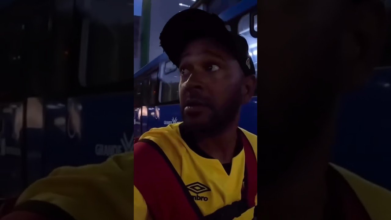 Vários indivíduos saquearam e destruíram a loja Mundo do Cabeleireiro na Av. Conde da Boa Vista, no Recife, na noite da última segunda-feira.