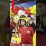 Criança autista recebe visitdão gostei surpresa do Corpo de Bombeiros durante 0 aniversário