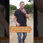 Inspiração: garçom passa em concurso mais difícil do Brasil e vai ser diplomata !