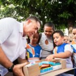 Camaragibe começa o ano letivo entregando kits escolares e empossando mais 11 professores aprovados no concurso