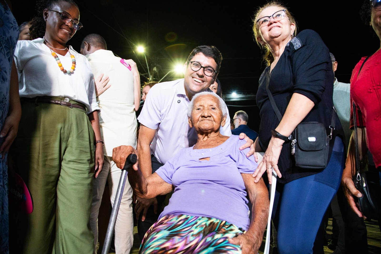 Diego Cabral inaugura e entrega à população ruas Quitéria Alves e Cachoeira do Itapemirim totalmente pavimentadas com investimento de R$ 1,4 milhão.