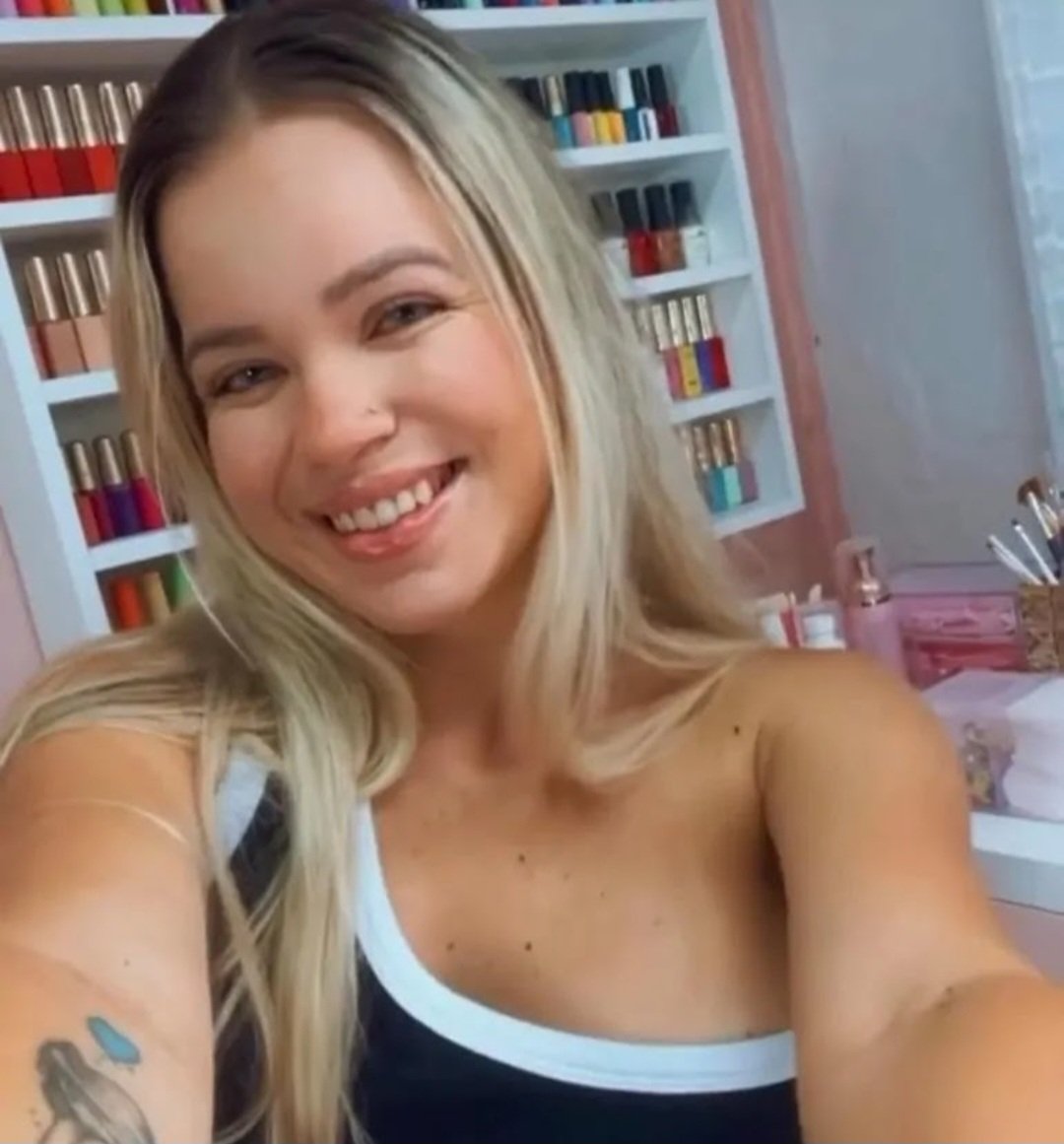 MANICURE FOI ASSASSINADA A TIROS NA GARAGEM DE CASA EM SANTA CRUZ DO CAPIBARIBE