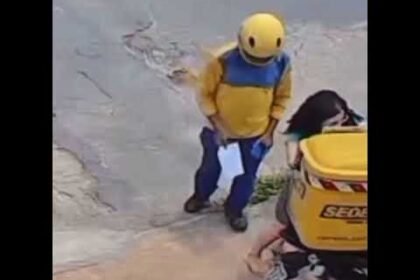 ENTREGADOR DOS CORREIOS É ACUSADO DE FILMAR POR BAIXO DA SAIA DE MULHER DURANTE ENTREGA EM MG