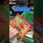 Mulher enche cestinha com produtos vencidos em mercado de Joinville (SC) e chama a PMSC alegando “direito” para levar itens de graça.