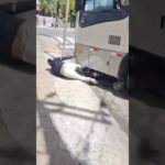 Motorista de ônibus passa por cima de motociclista após  briga de trânsito no Centro do Recife!