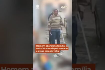 Homem abandona família, volta 30 anos depois armado e exige casa de volta