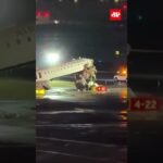 DUAS PESSOAS MORREM APÓS AVIÃO COLIDIR COM CAMINHÃO NO LAGUARDIA EM NOVA YORK