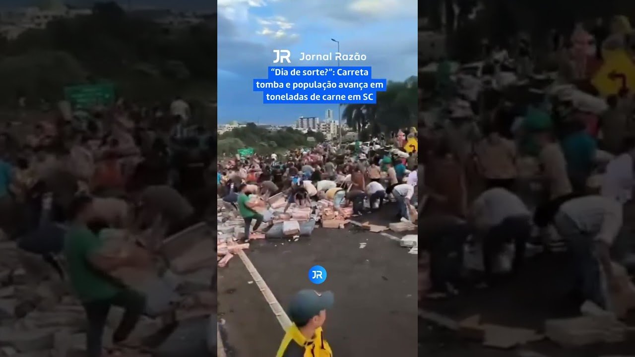 Milhares de pessoas invadem rodovia para roubar carga de carne após carreta tombar ! 😱