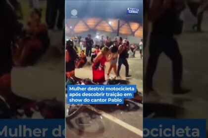 Mulher destrói motocicleta após descobrir traição em show do cantor Pablo