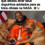 Leland Melvin, o astronauta que decidiu levar seus doguinhos adotados para as fotos oficiais na NASA.