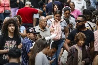 População no Brasil cresce em ritmo menor e está envelhecendo