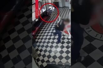 Diretor derruba atirador e impede ataque em escola dos EUA Diretor derruba atirador e impede ataque em escola dos EUA