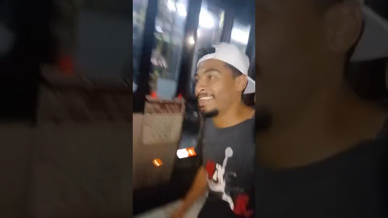Passageiros se desesperam após ônibus lotado pegar fogo em Fortaleza! 😱 Graças a Deus ninguém ficou ferido.