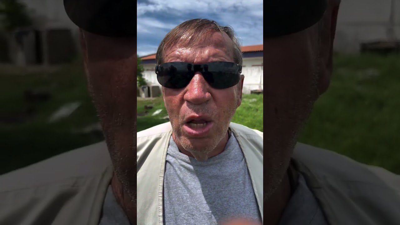 Esse sub-tenente é rochedo e destemido ! O homem anda com duas armas e tira onda com os traficantes!