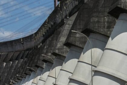 Lula  e Congresso deixam de herança quase R$ 1 tri na conta de luz
