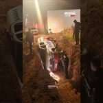 Perseguição termina com traficante preso e viatura da PM dentro de buraco da prefeitura! Uma perseguição surreal digna de filme de ação.