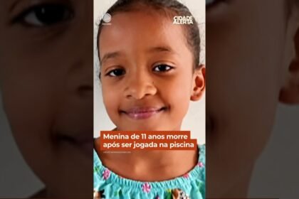 Menina de 11 anos morre após ser jogada na piscina