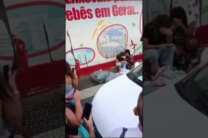 Mulheres foram presas em flagrante após roubar loja de produtos para bebê no Rio de Janeiro! 😱  O volume de produtos roubados impressionou as pessoas que passavam pelo local.