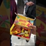 Nunca coma nada oferecido por estranhos !