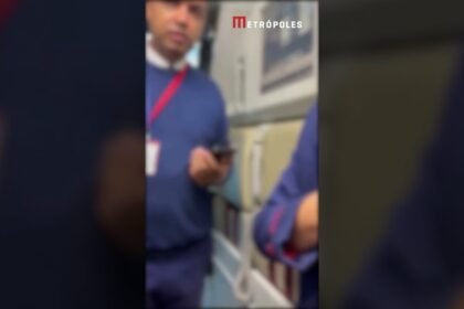 MÃE É RETIRADA DE VOO PELA PF APÔS CONFUSÃO COM COMISSÁRIA POR CARRINHO DE BEBE