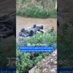 Motorista morre após errar entrada de ponte e cair em rio no Vale do Itajaí