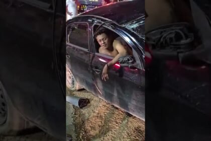 Após gravíssimo acidente passageiro visivelmente embriagado afirma que tá de boa ! O motorista que também estava bêbado foi socorrido com ferimentos leves e passa bem !