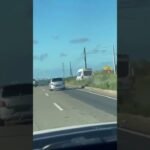 BRIGA DE TRÂNSITO TERMINA EM CAPOTAMENTO NA BR-101; MOTORISTA DE VAN FOGE APÓS CAUSAR ACIDENTE EM JOÃO PESSOA BRIGA DE TRÂNSITO TERMINA EM CAPOTAMENTO NA BR-101; MOTORISTA DE VAN FOGE APÓS CAUSAR ACIDENTE EM JOÃO PESSOA