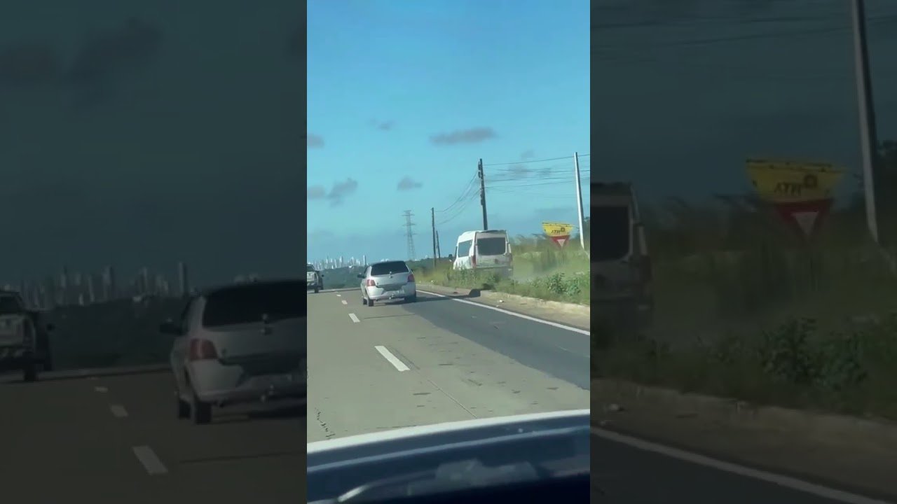 BRIGA DE TRÂNSITO TERMINA EM CAPOTAMENTO NA BR-101; MOTORISTA DE VAN FOGE APÓS CAUSAR ACIDENTE EM JOÃO PESSOA BRIGA DE TRÂNSITO TERMINA EM CAPOTAMENTO NA BR-101; MOTORISTA DE VAN FOGE APÓS CAUSAR ACIDENTE EM JOÃO PESSOA