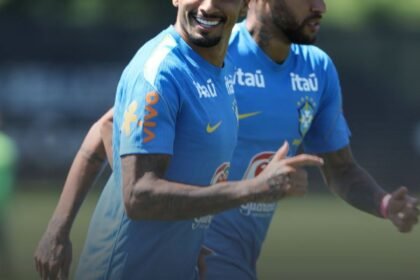 Festejado, Raphinha treina e se aproxima de retorno à Copa do Mundo