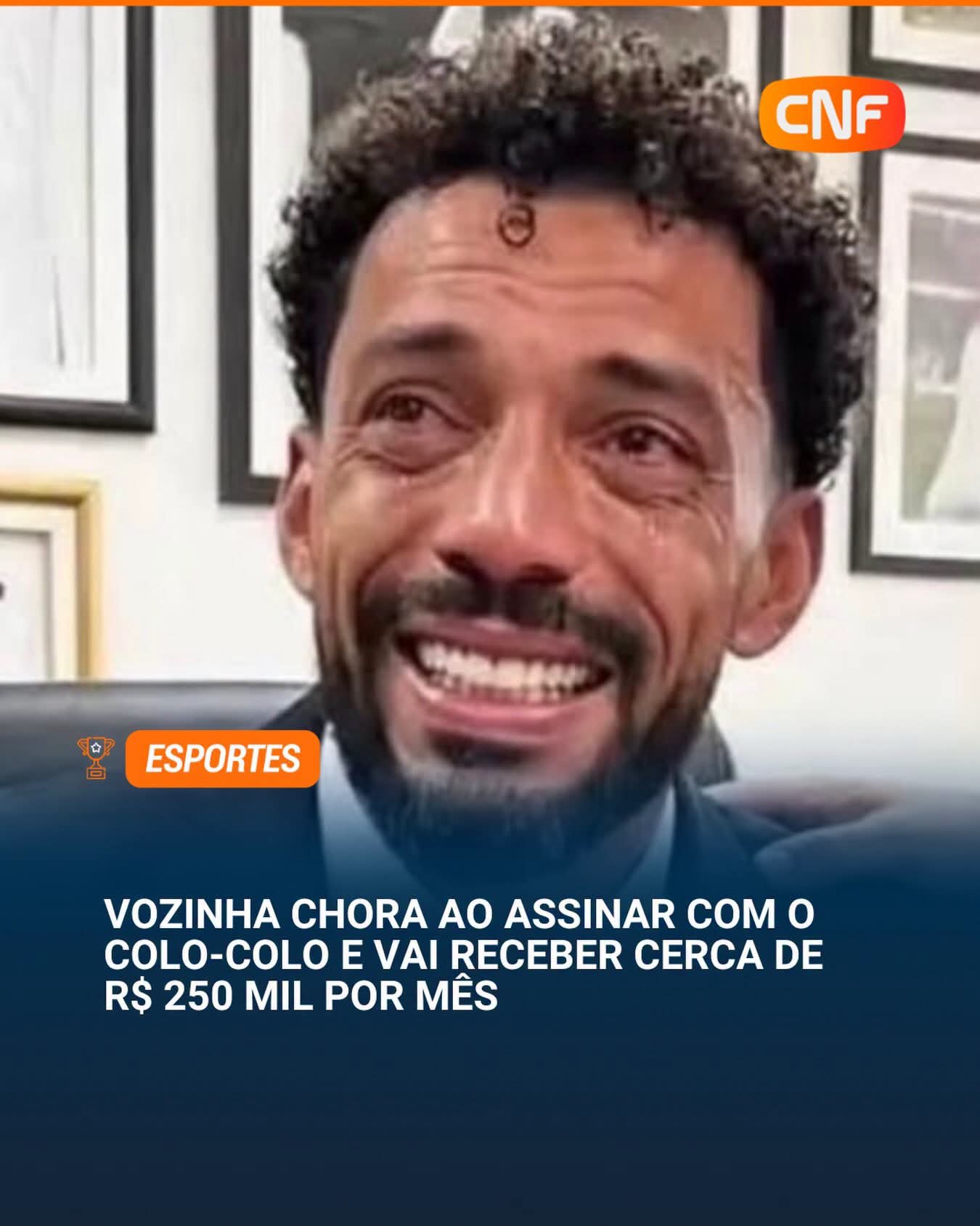 VOZINHA CHORA AO ASSINAR COM O COLO-COLO E VAI RECEBER CERCA DE R$ 250 MIL POR MÊS VOZINHA CHORA AO ASSINAR COM O COLO-COLO E VAI RECEBER CERCA DE R$ 250 MIL POR MÊS