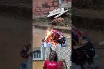 Após virar crente, jovem queima todas as roupas curtas, e afirma que só usará roupas da igreja