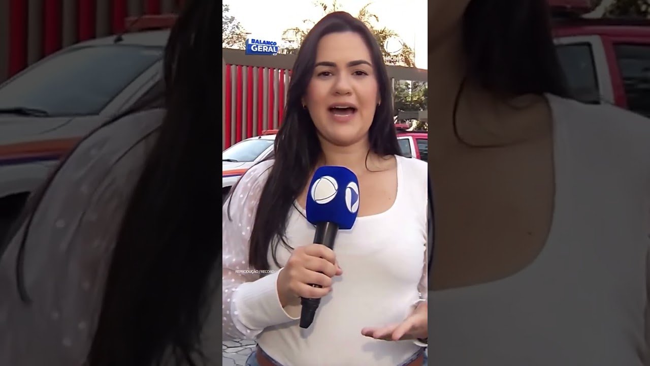 Homem coloca colega de trabalho de cabeça para baixo para salvar ela de engasgo! Homem coloca colega de trabalho de cabeça para baixo para salvar ela de engasgo!