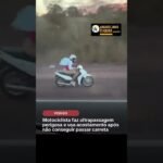Motociclista é flagrada ultrapassado carreta pelo acostamento na contramão!