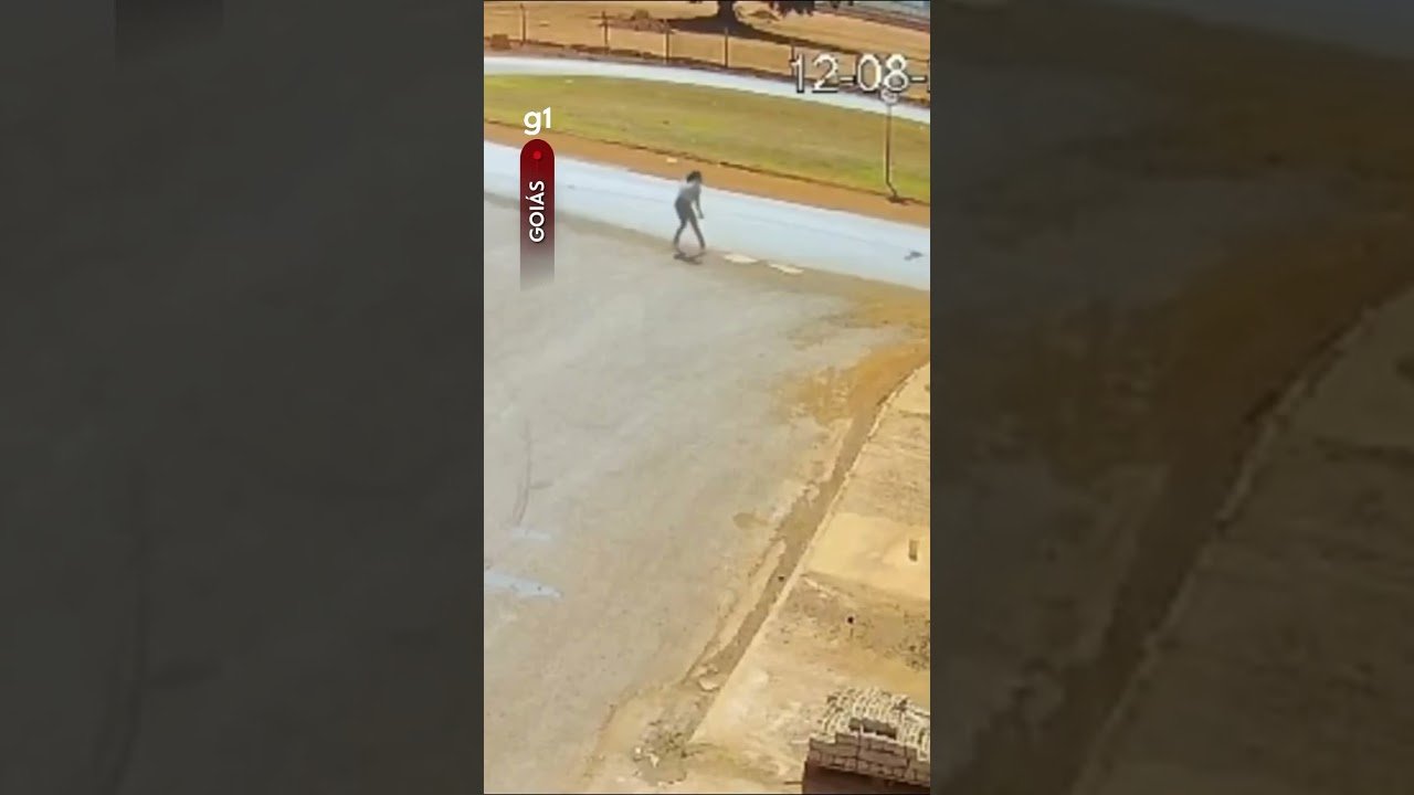 Mulher se joga de carro em movimento com medo de ser morta pelo marido, diz PM Mulher se joga de carro em movimento com medo de ser morta pelo marido, diz PM
