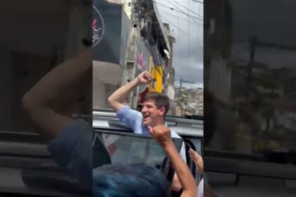 João Campos é hostilizado e chamado de “ladrão” durante ato político no Centro de Camaragibe, clima de tensão e forte reação popular marcaram passagem do ex-prefeito do Recife pelo centro comercial do município !