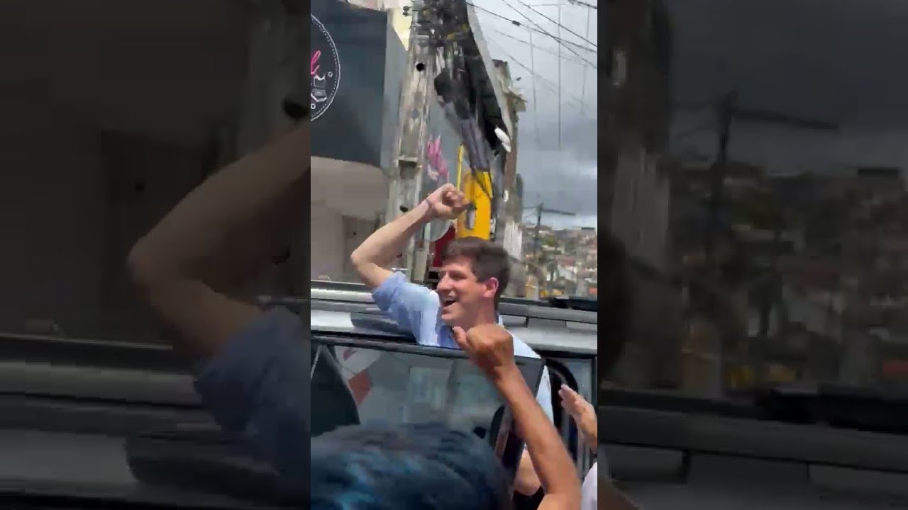 João Campos é hostilizado e chamado de “ladrão” durante ato político no Centro de Camaragibe, clima de tensão e forte reação popular marcaram passagem do ex-prefeito do Recife pelo centro comercial do município ! João Campos é hostilizado e chamado de “ladrão” durante ato político no Centro de Camaragibe, clima de tensão e forte reação popular marcaram passagem do ex-prefeito do Recife pelo centro comercial do município !